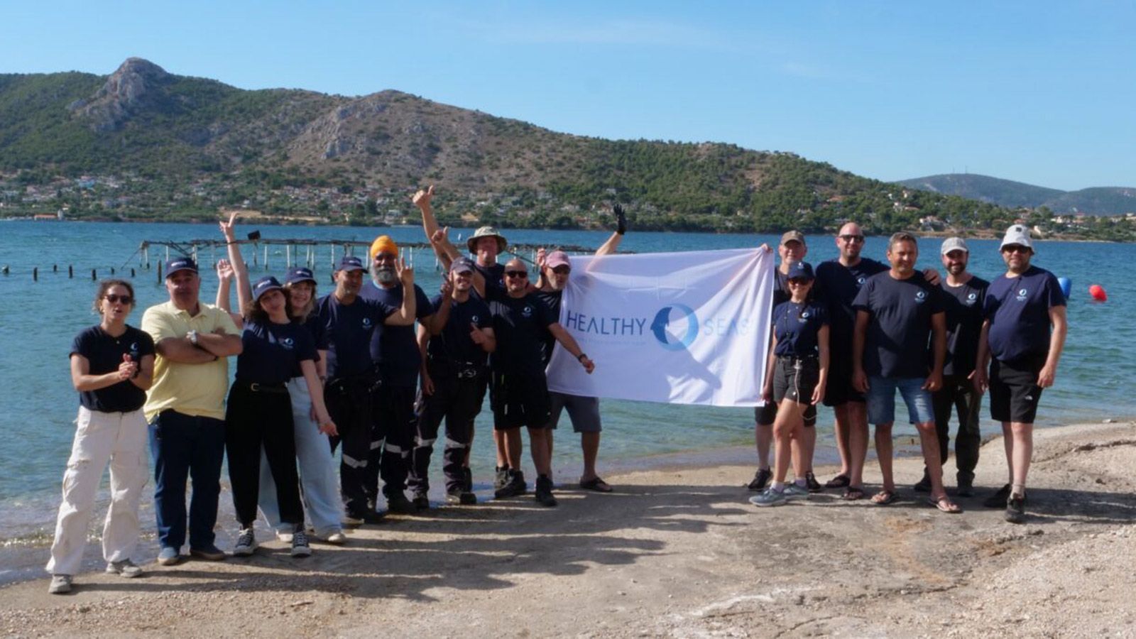 Η Hyundai έβγαλε 36 τόνους σκουπίδια από τη θάλασσα της Σαλαμίνας